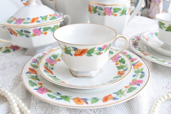 Hutschenreuther 花柄カップと皿セット Hutschenreuther Tea Set – Vintage Floral Garland Porcelain With