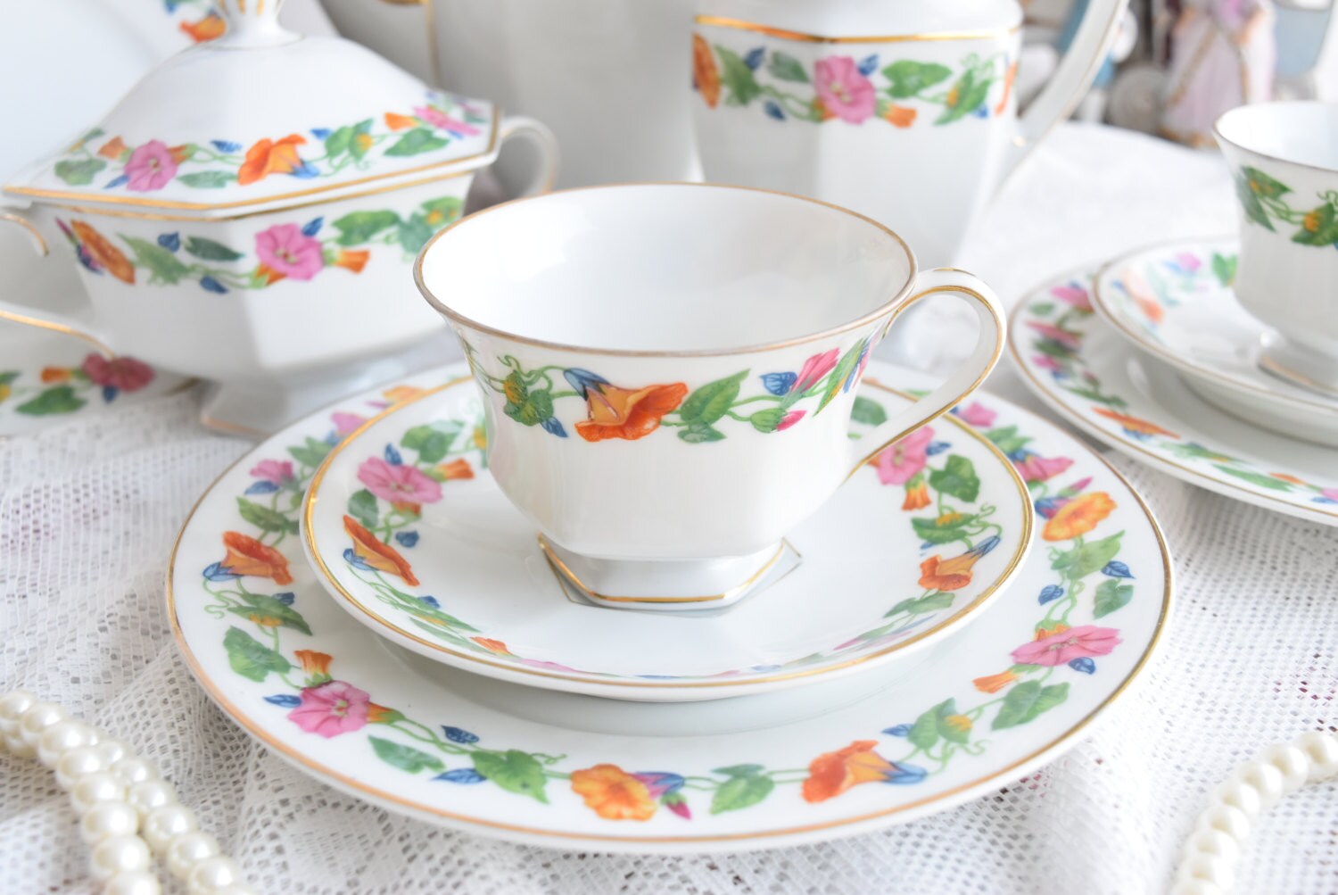 Hutschenreuther 花柄カップと皿セット Hutschenreuther Tea Set – Vintage Floral Garland Porcelain With