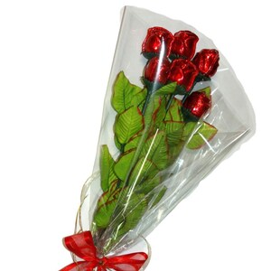 Mother&#39;s Day Chocolate Roses Bouquet of 6 Long Stem Roses in a Fancy Wrapping with Personalized Gift Card