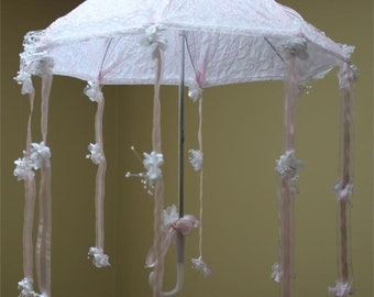 Parasol en dentelle / Parapluie de douche nuptiale avec rubans et fleurs - 22 pouces, fait main