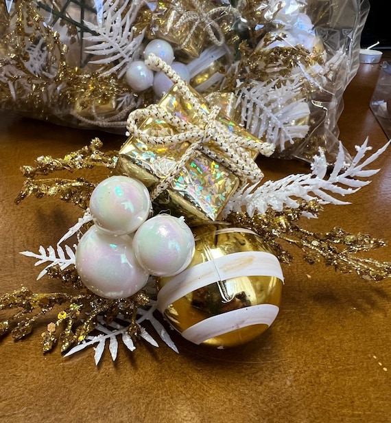 Weihnachtsdeko Gold und Weiß - 12 Stück Säckchen