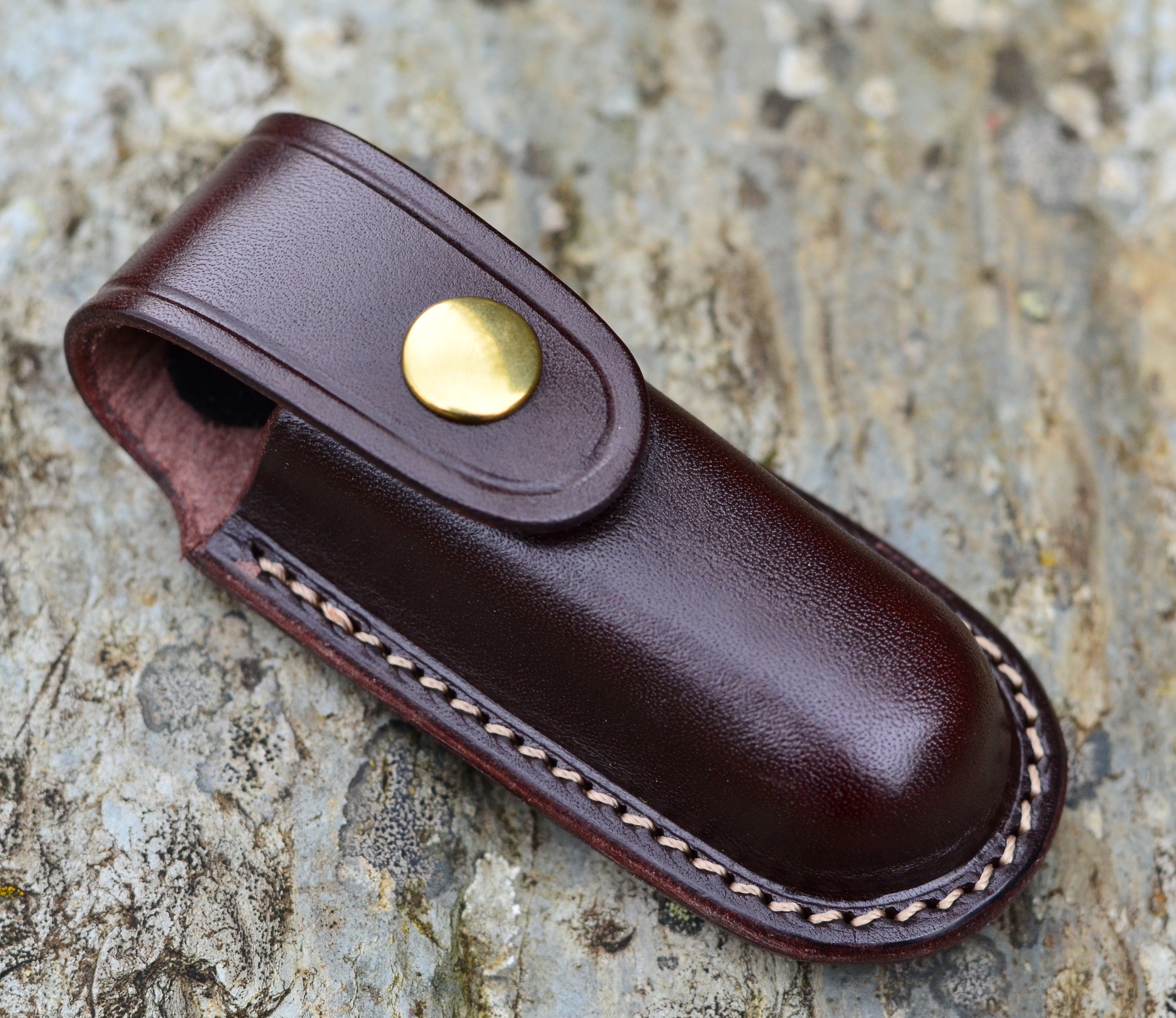 Funda de cuchillo de bushcraft hecha en cuero - Quercur Leathercraft