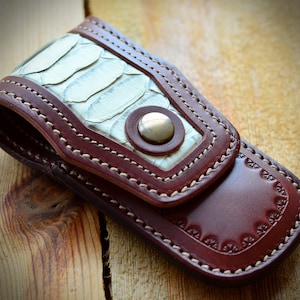 Fodero per coltello con inserto in pitone: elegante fodero per coltello in pelle, fodero di lusso, fodero per coltello pieghevole.