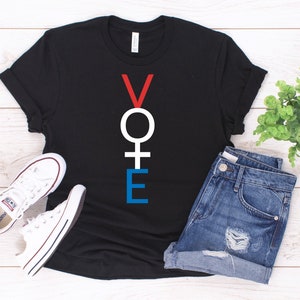 Feministische Stimme Shirt / Venus Symbol Geschenk / Unisex politische T-Shirt / sie beharrte Frauen Abstimmung Shirt / Feminismus Geschenk