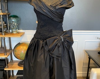 80s Prom Dress Cache, Black, Bouffant Gown Dress Open Neck, Short Sleeve, Back Zipper, Big Bow, Party, Evening, Fashion, Outfit, ~ 360