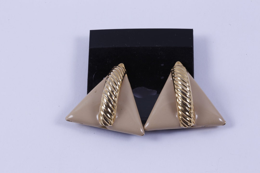 Orecchini A Triangolo Contorto Oro Satinato | Coolsteelandbeyond | Gioielli Moda In Lega