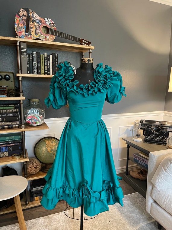 Blue, Salsa Dress, Dancing, Short Sleeve, Open Neck, Open Back, Back Zipper, Size 7, Fashion, Clothes, Outfit, Vintage, ~ 20-01-1085 - Etsy Canada Blue, Salsa Dress, Dancing, Short Sleeve, Open Neck, Open Back, Back Zipper, Size 7, Fashion, Clothes, Outfit, Vintage, ~ 20-01-1085 - Etsy Canada