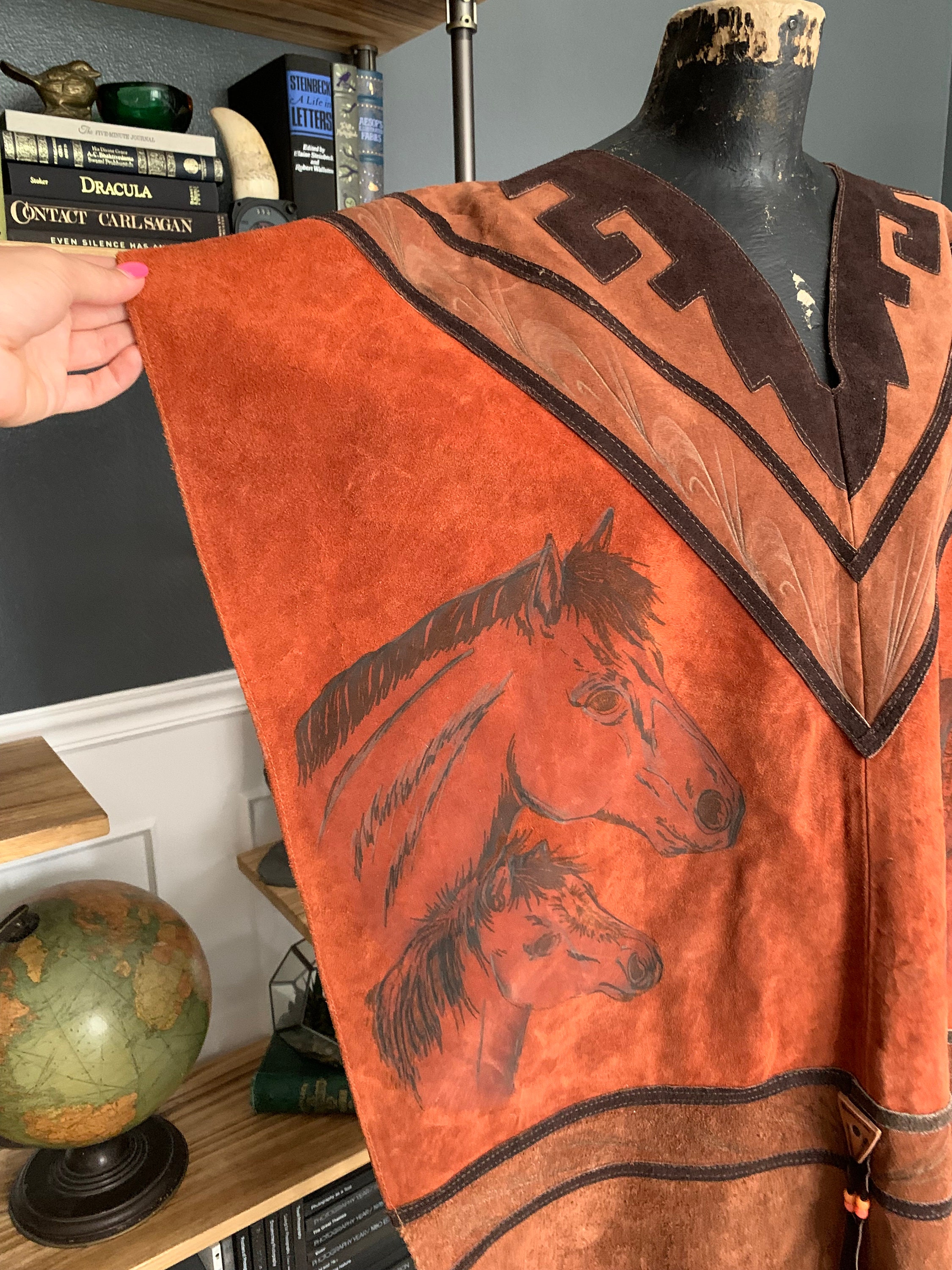 ジャケット・アウター vintage hand paint leather poncho Van Dyck, Brown Painted Leather Poncho With Horses, 27x39