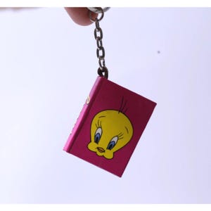 Tweety Bird, Tiny Booklet, 1998, Warner Brothers 90s Vintage, Keychain, Plastic 193