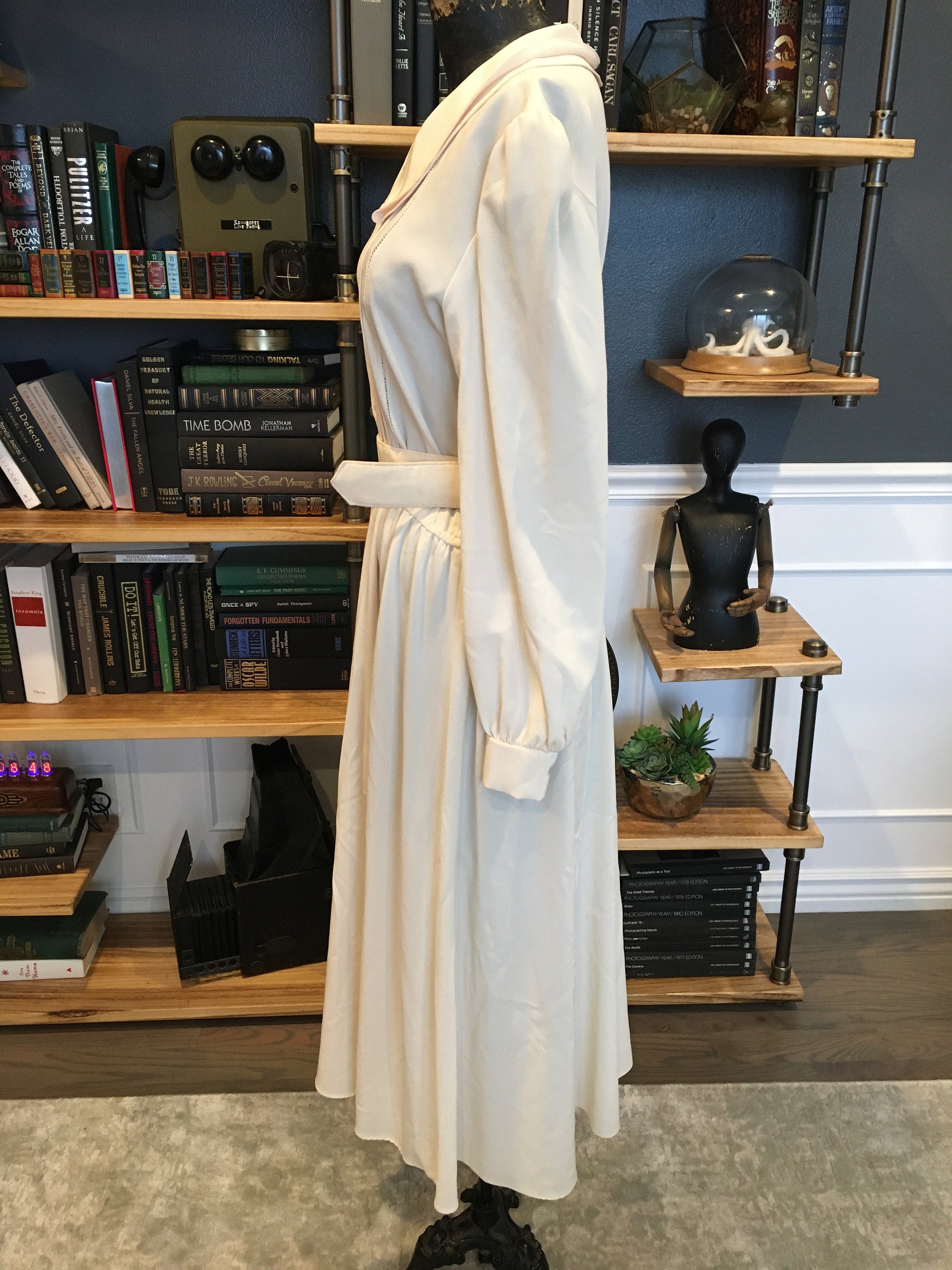 70s White, Long Dress, Collared Neck, Long Sleeve, Waist 70s White, Long Dress, Collared Neck, Long Sleeve, Waist