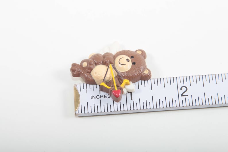 Plastic Cute Vintage Pin Sweet ~ Boom Thang ~ 170318 Cupid Bear Brooch Heart Arrow Valentine Smiling Brown Teddy Bear With Wings