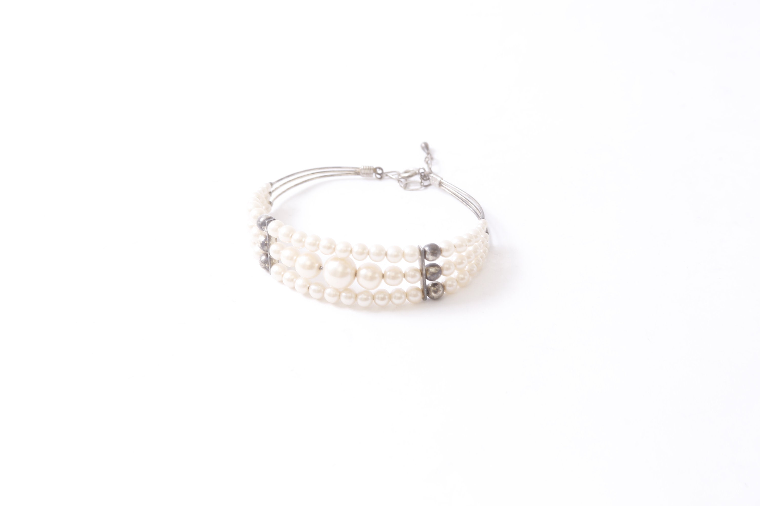Off White Pearl Bracelet, Little Stones, Silver, Lock