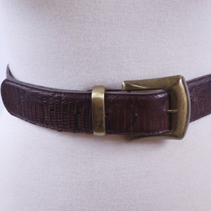 Bruine lederen riem gele gesp reliëfpatronen 36 &quot;kleding Outfit Vintage 1970s 70s Dik leer ~ 20-01-259