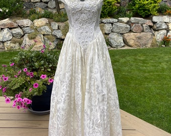 Jessica McClintock, Ivory, Wedding Dress, Floral, Beaded, Bridal, Size 5/6, Deep V Neck, Sleeveless, Some Stains, ~ 230818-SD 230