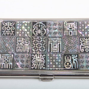 Vintage business card case, geldkoffer, zilveren toon, metaal, doos, slank, versierd, vierkante velden, geometrische vormen ~ 20-29-1012