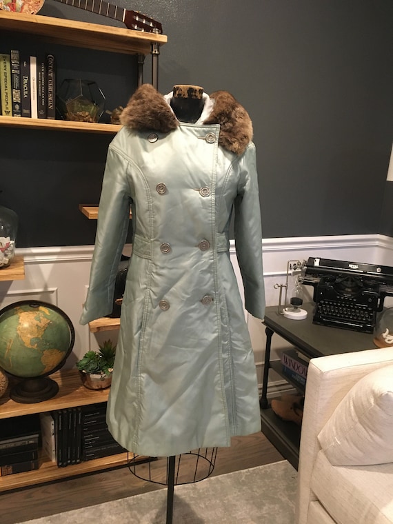 60s White Stag, Gray Silver, Trench, Coat, Removable Fur Collar, Hooded, Fitted, Long Sleeve, Buttons, Fashion, Outfit, Vintage 20-01-1152 - Etsy 60s White Stag, Gray Silver, Trench, Coat, Removable Fur Collar, Hooded, Fitted, Long Sleeve, Buttons, Fashion, Outfit, Vintage 20-01-1152 - Etsy