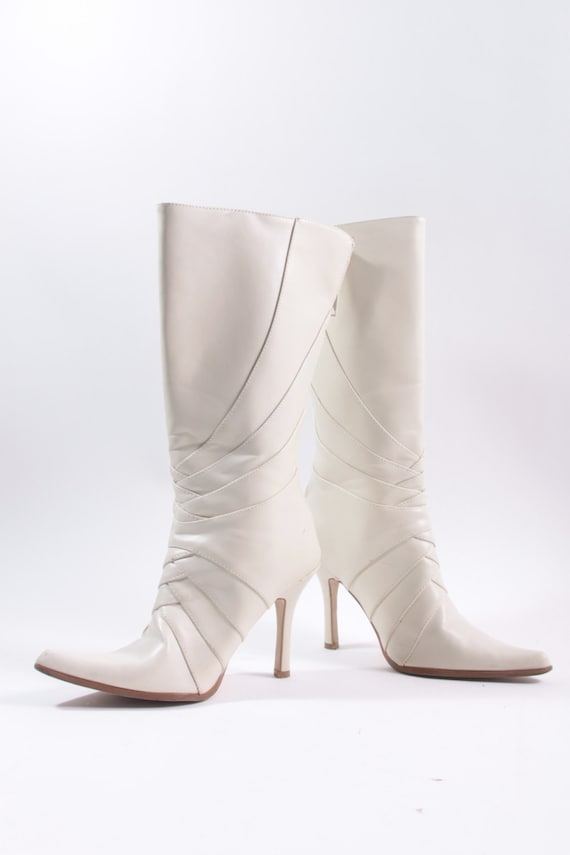 Amazing Vintage White 1980s Boots 5 1/2 Leather LIke With Interesting Designs ~ 20-01-447