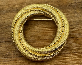 Vintage Trifari Gold Tone Textured Circle Brooch Pin
