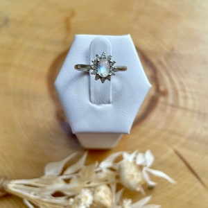 Moonstone 925 Sterling Silver Ring, Adjustable Design, Ideal Healing Stone Jewelry, Birthday Gift for Her, Ring with Exquisite Elegance