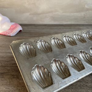 Vintage French Madeleine Pan | Shell Baking Mold | Metal Baking Tray