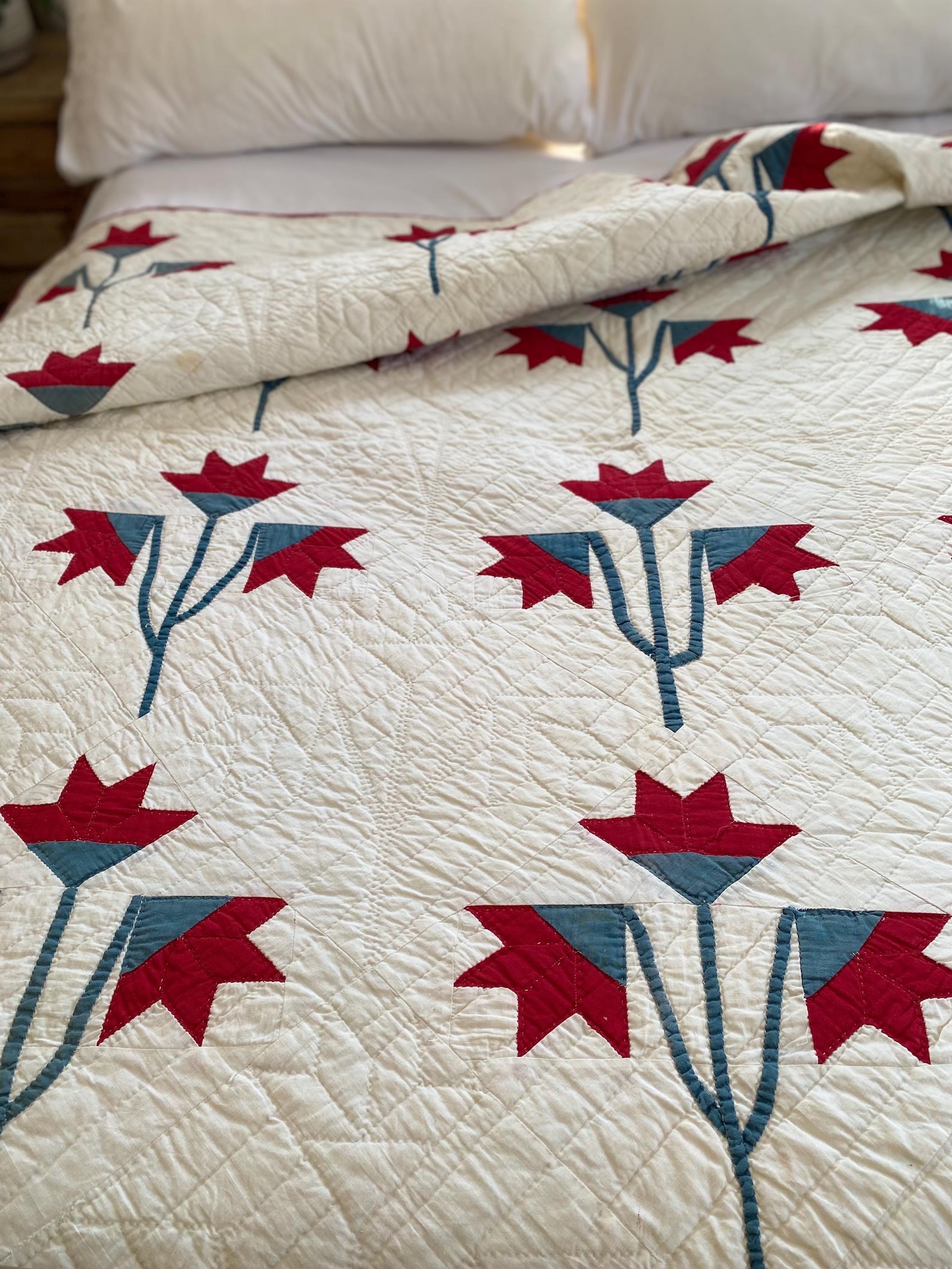 Vintage Hand-Quilted Carolina Lily Quilt – Heirloom Textile (85x83in)