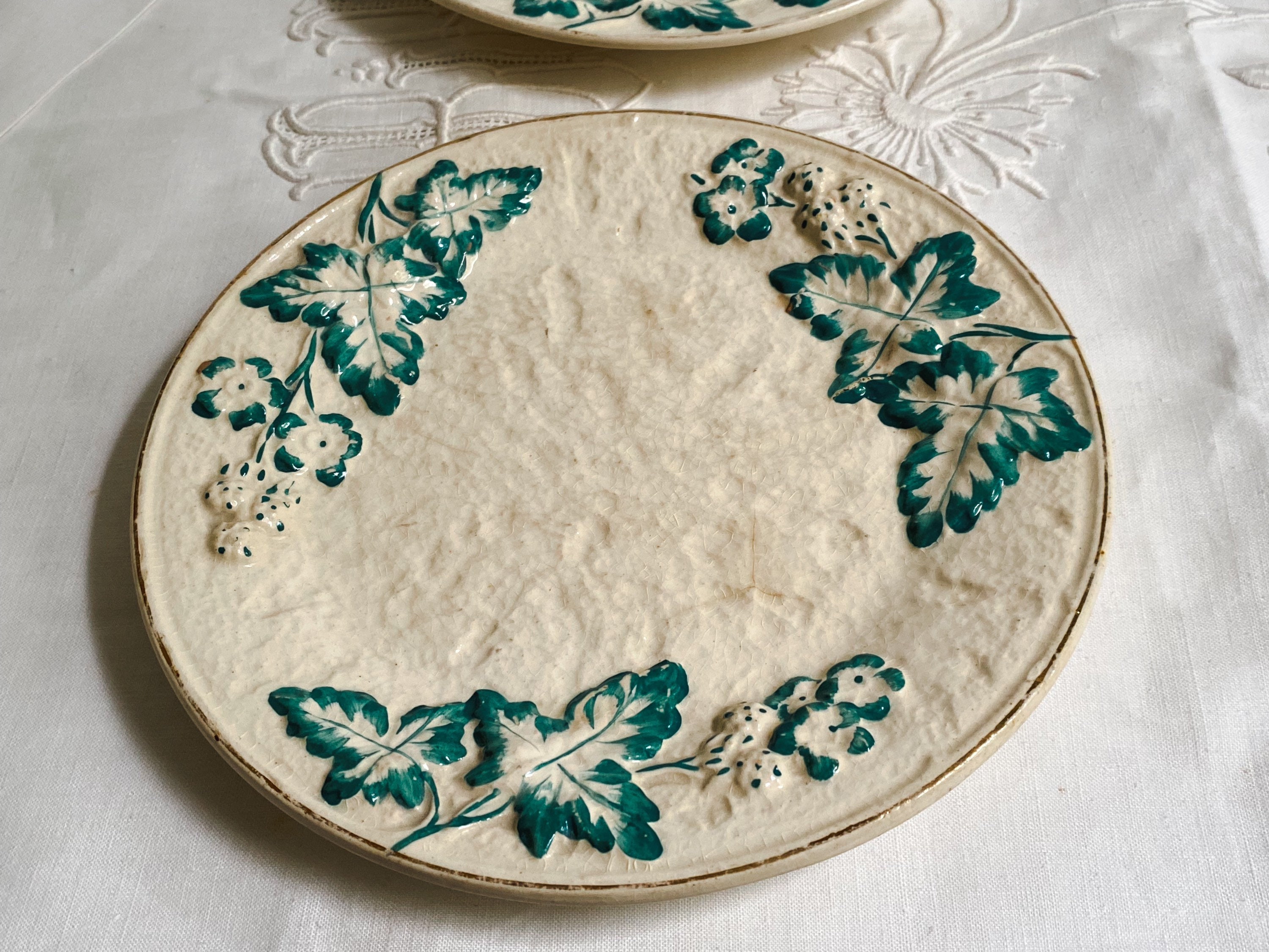 VINTAGE MAJOLICA PLATES Vintage Display Pieces Wall Decor Etsy