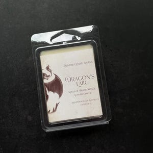 Cera de soja fundida con aroma a dragón // Aroma a naranja sanguina y jengibre / Regalo TTRPG / Vela acogedora / Decoración del hogar Castlecore