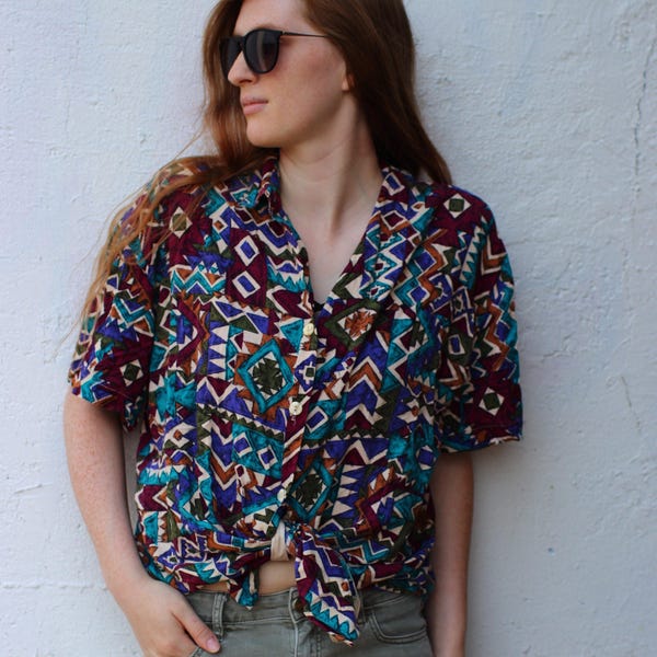 80s Aztec Geometrical Tribal Print Short Sleece Button Up Retro 90s Hawaiian Style Caliché Collared Blouse Thin Lightweight Unisex Hipster