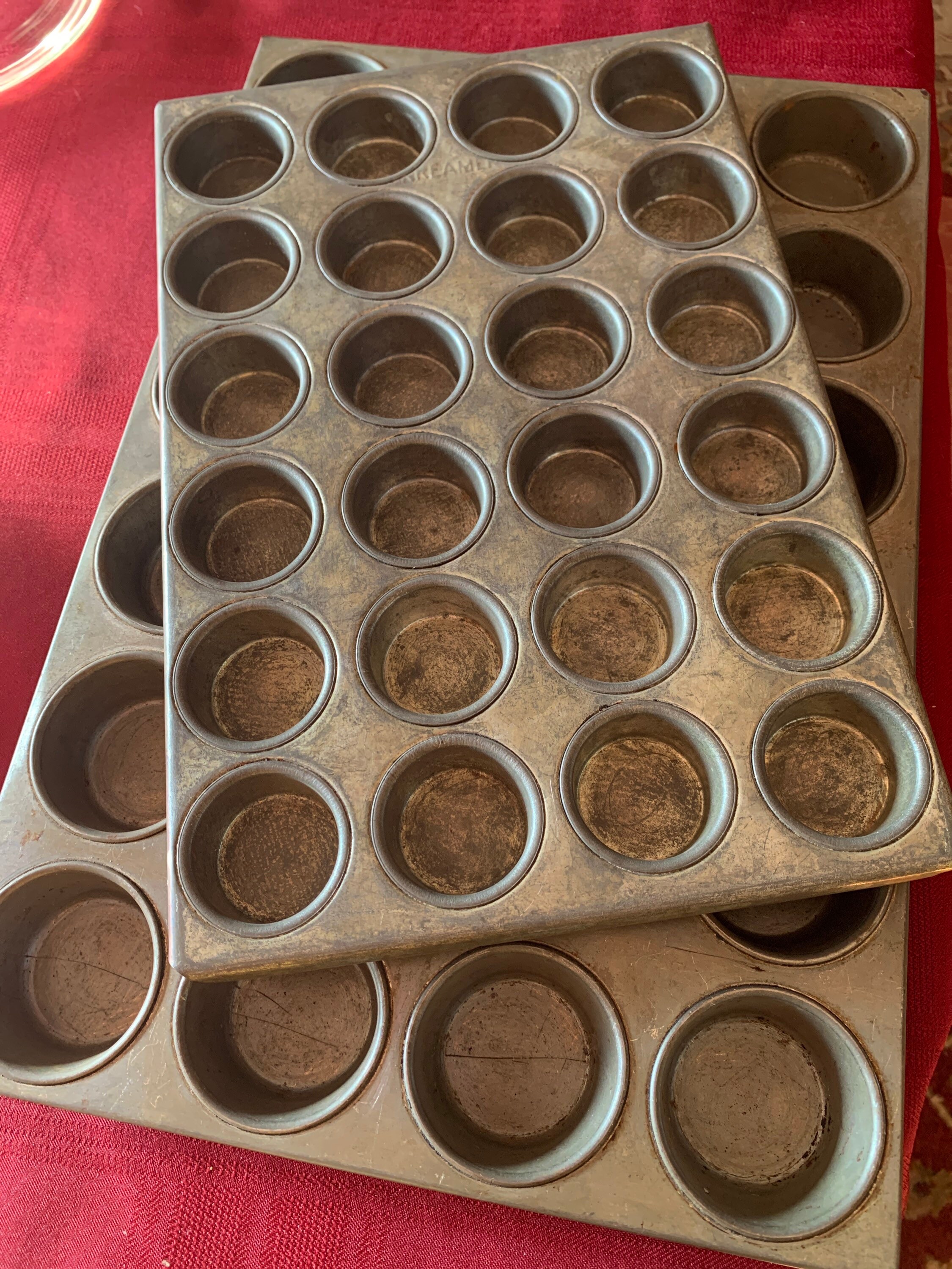 Vintage Kreamer 24 Slot Heavy Duty Cupcake Muffin Pan Collectible