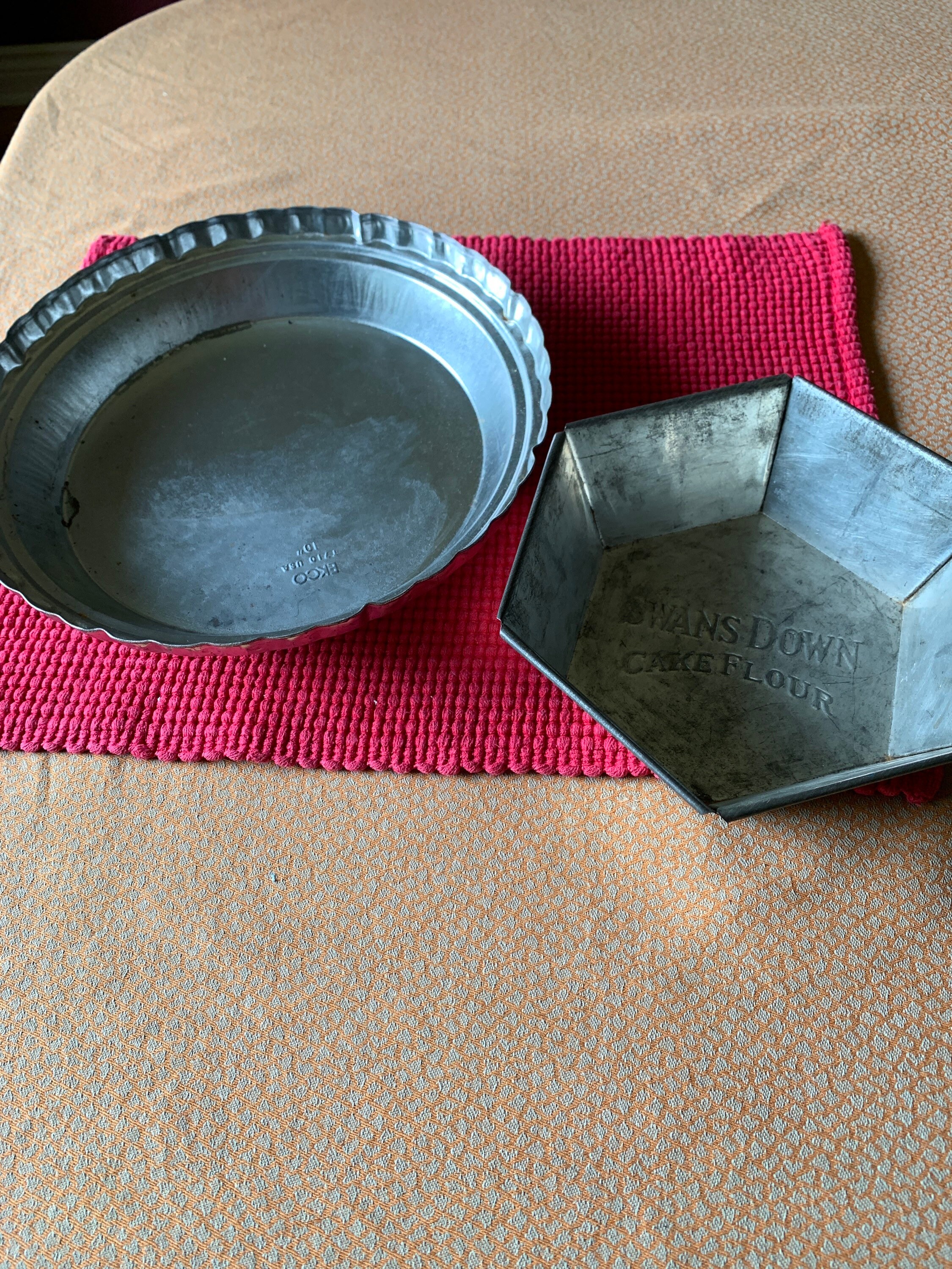 SwansDown Cake Pan & Ekco Deep Pie Pan Vintage Etsy