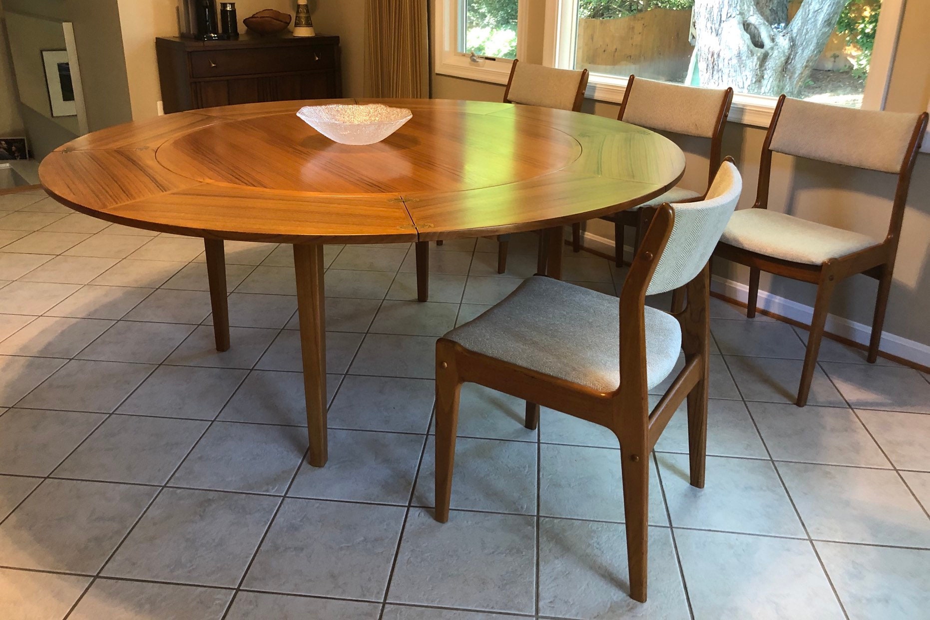 Dyrlund 2024 dining table