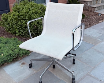 Vintage Eames Aluminum Group Management Chair by Herman Miller Mesh