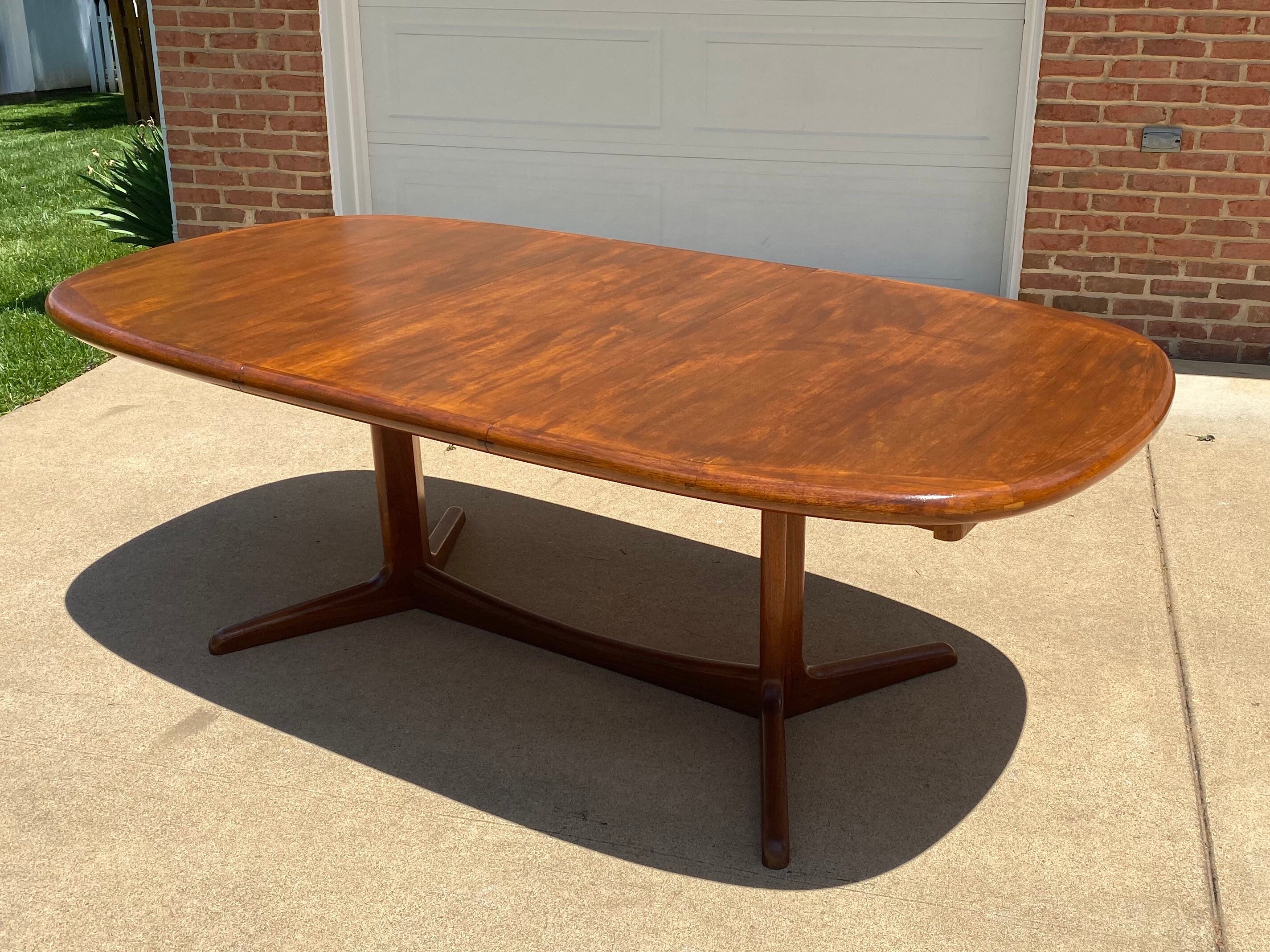 Modern Teak Dining Table: A Blend Of Style And Durability