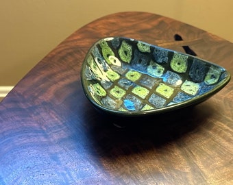 Vintage Midcentury Decorative Dish / Bowl Bermuda Pottery - Free Shipping