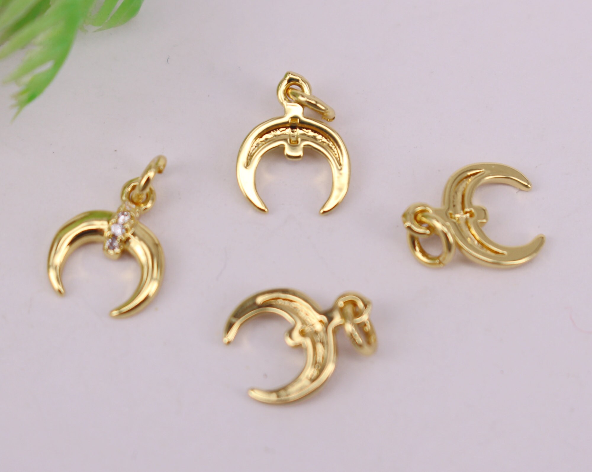 スクロールバレルペンダント ゴールド8㎜ HOT 30pcs 8x10mm Gold Plated Horn Shape Copper Metal White