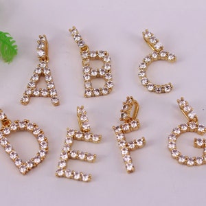 HOT 5-26pcs Oro chapado Alfabeto A-Z Letras Cuentas colgantes, Cobre Metal Blanco CZ / Zircon cuentas, conector Pendientes / collar, Hallazgos de joyería