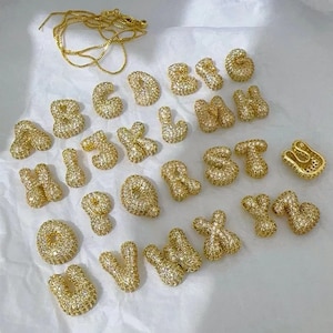CALIENTE 10-26pcs 16-18mm Chapado en oro Alfabeto A-Z Letras Blanco CZ/Cuentas colgantes de circón, Conector Pendientes/Collar/Encanto, Hallazgos de joyería