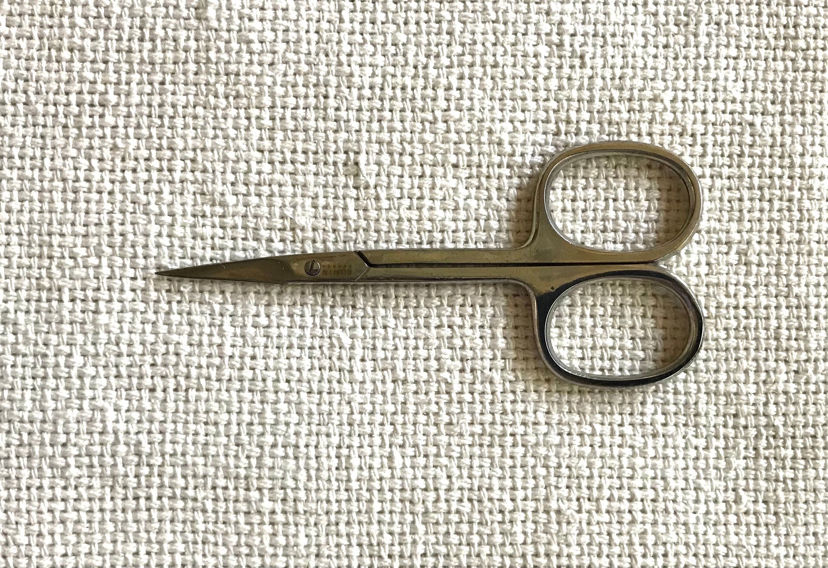 Havel's 3-1/2 Double Curved Left-Handed Embroidery Scissors