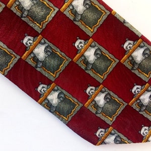 Cravate vintage en soie Pierre Cardin : imprimé fantaisie ours koala bordeaux