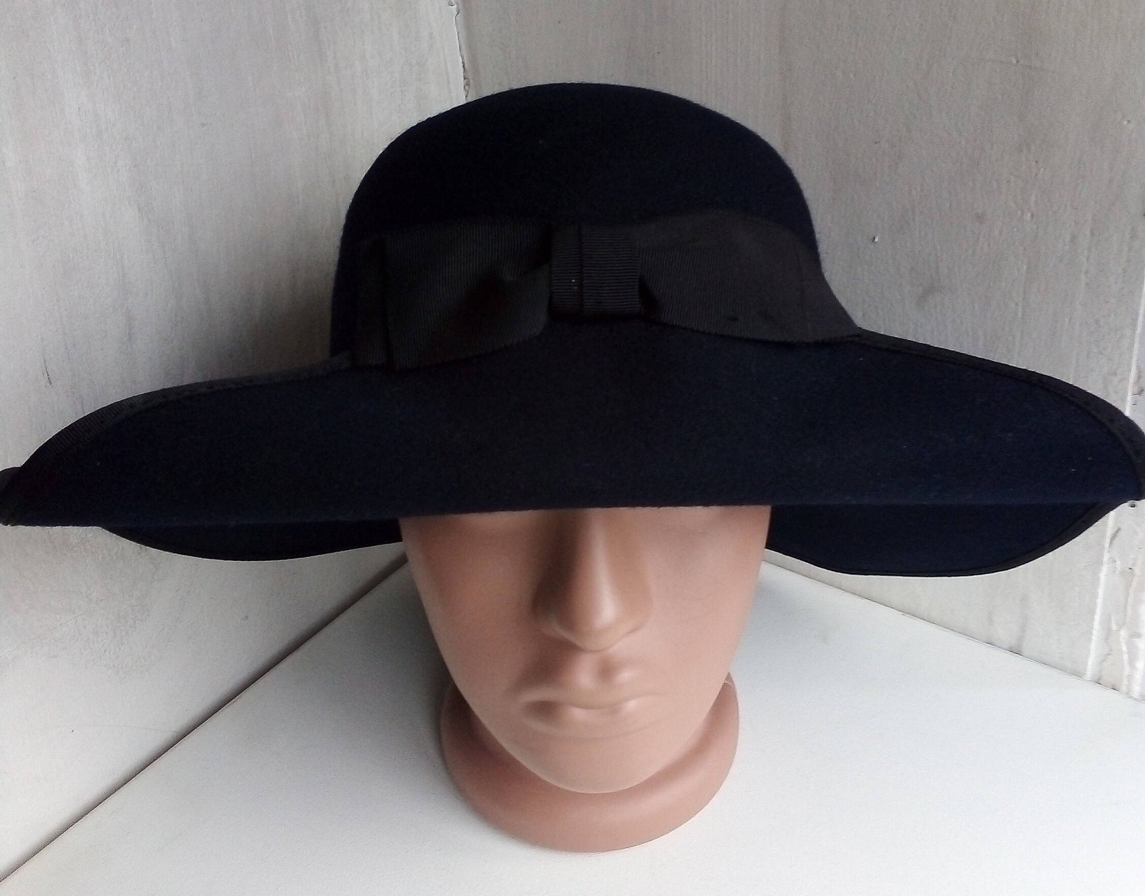 Navy blue brim hat Clearance