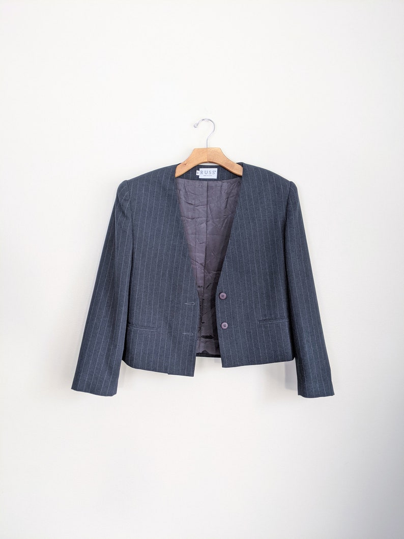 Vtg Grey Pinstripe Deep V Cropped Blazer Jacket M