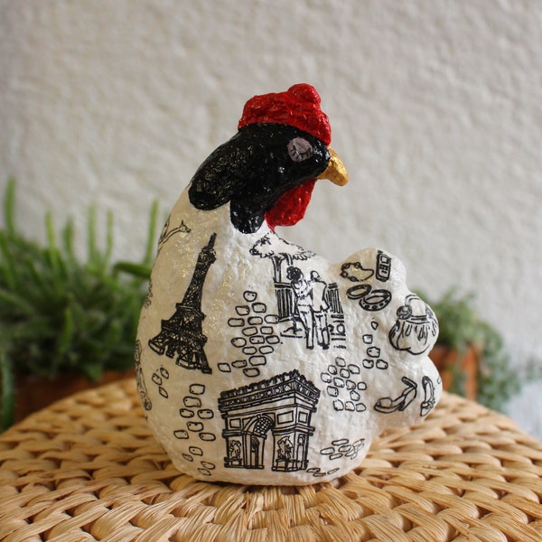 Figurine d'un Coq Parisien en Papier Mâché, Modelage fait-main, Décoration Unique, Motif de Paris, Cadeau pour amoureux des poules