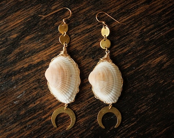 Ocean Seashell Brass Crescent Moon Oorbellen Cadeau voor haar Oorbellen Boho Brass Sieraden Dangle Hemelse Shell Oorbellen