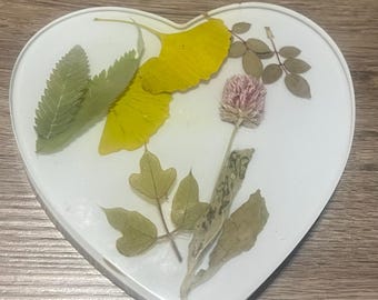 Flower resin art heart 6”