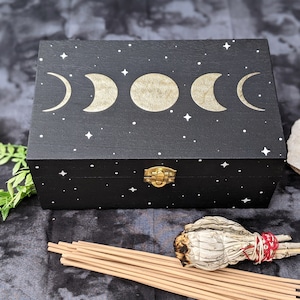 MOON PHASE Wood Box, Tarot Card Box, Altar accessories, witchy gifts for her, wiccan gifts for her, witchcore aesthetic, manifestation tool