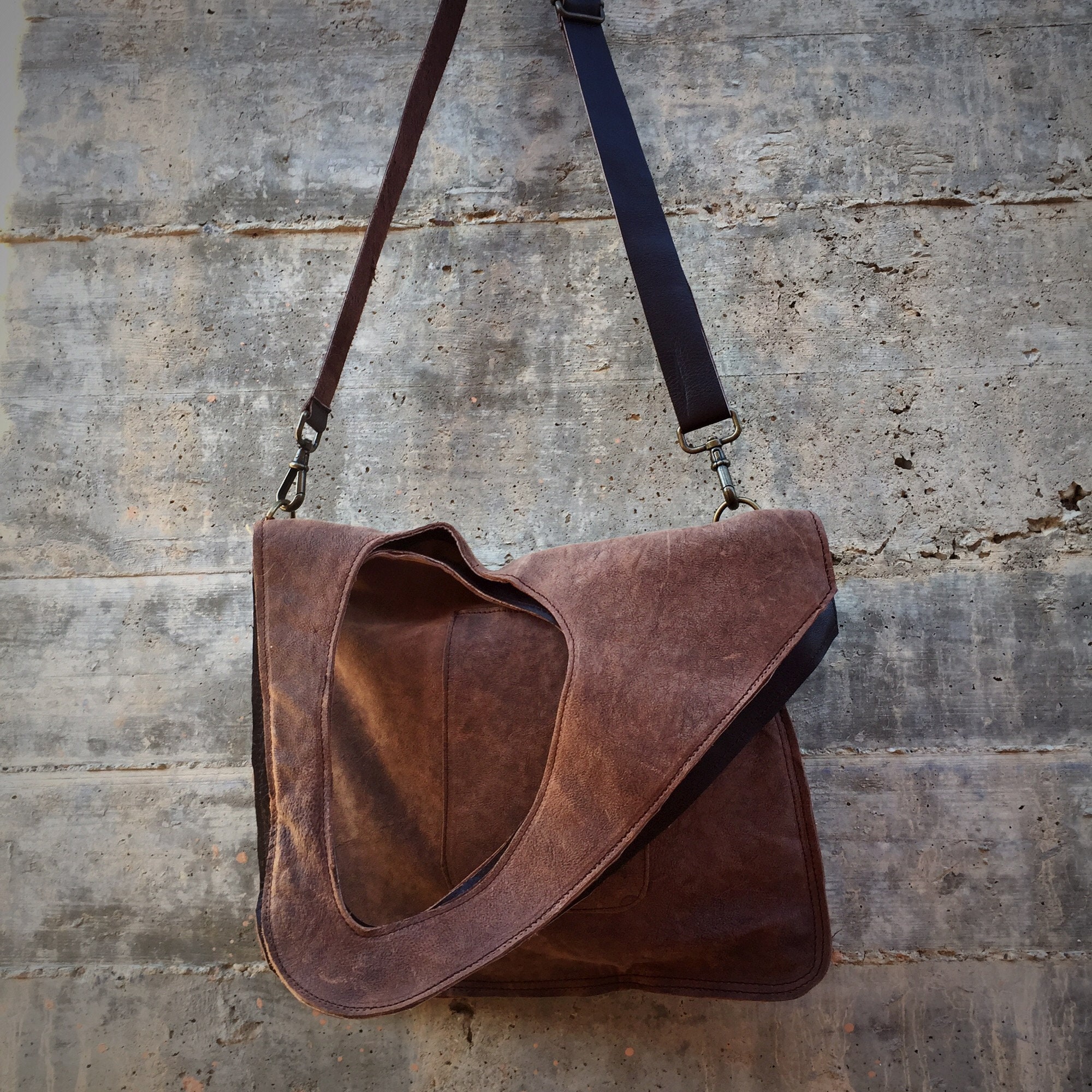 ORIGINAL FLAT HANDBAG- Minimalist leather bag-Tote leather bag- Shoulder bag-  Crossbody- handmade- Everyday leather bag- one of a kind