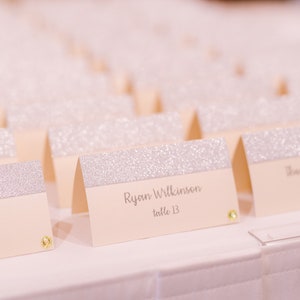 Conjunto de 25 tarjetas de lugar de boda plegadas elegantes y simples // Tiendas de tarjetas de lugar de boda // Tarjetas de lugar de plata y marfil // Personalización disponible