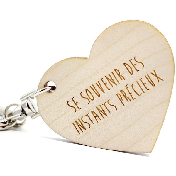 Coeur en bois, gravé du message de votre choix . Porte-clé romantique personnalisable : couleur de bois et attache métallique au choix