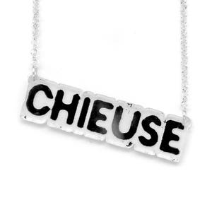 Colgante de mensaje personalizable. Palabra de su elección grabada en plexiglás espejo. Tipografía por efecto hielo. ¡Joya festiva y helada!