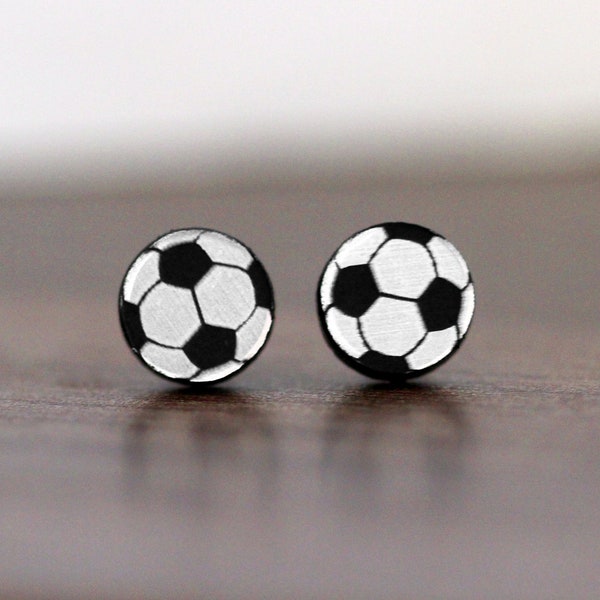 Boucles d'oreilles ballon de foot . Boucles d'oreilles en acrylique gravée au laser - Bijou coupe du monde football métallisé, 3 couleurs